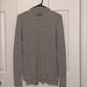 Thin grey lock turtleneck